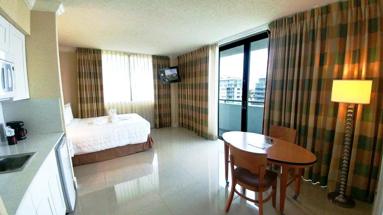 Casablanca West Tower Hotel North Bay Village Exterior photo