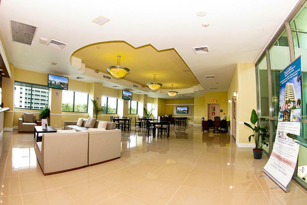 Casablanca West Tower Hotel North Bay Village Exterior photo