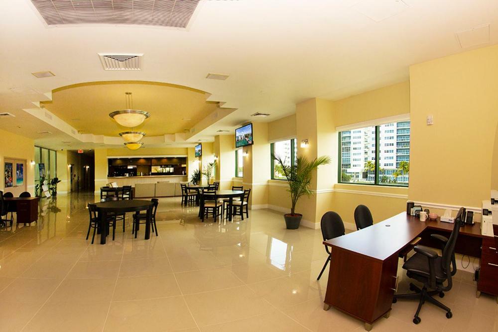 Casablanca West Tower Hotel North Bay Village Exterior photo