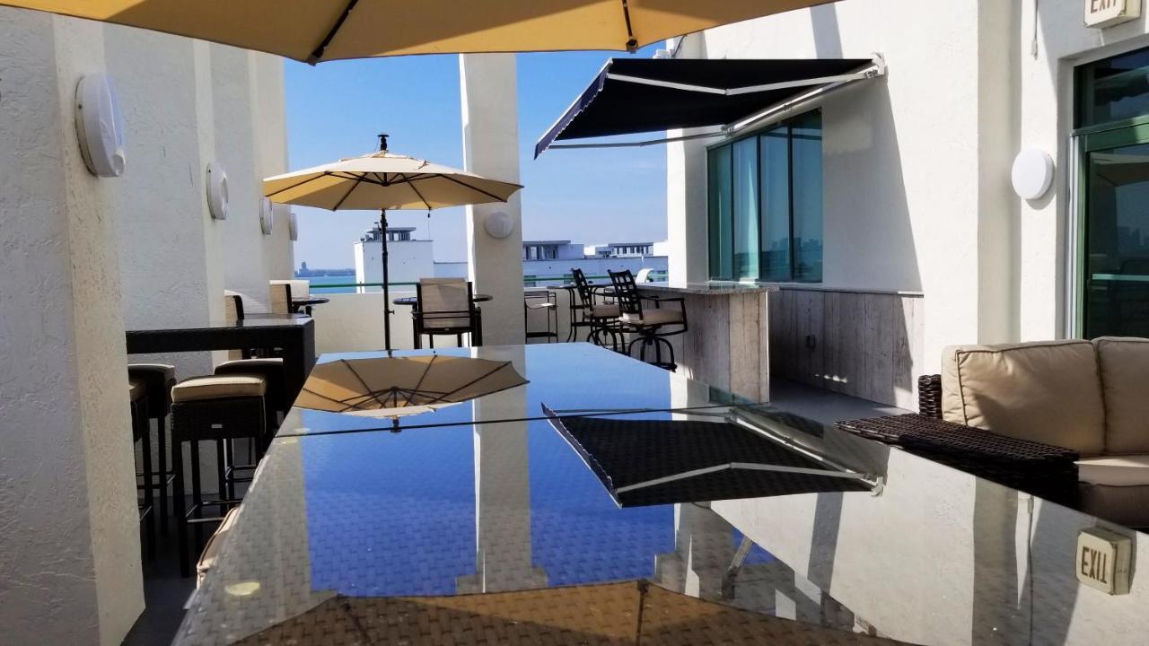 Casablanca West Tower Hotel North Bay Village Exterior photo