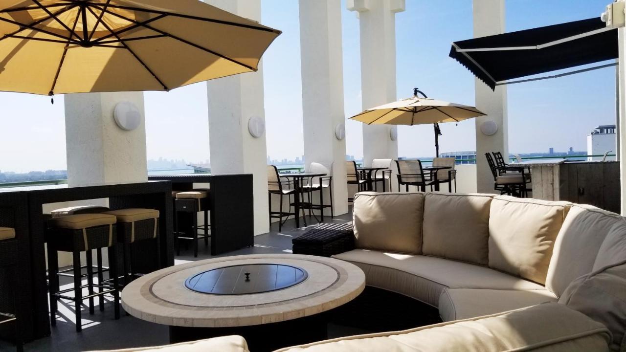Casablanca West Tower Hotel North Bay Village Exterior photo