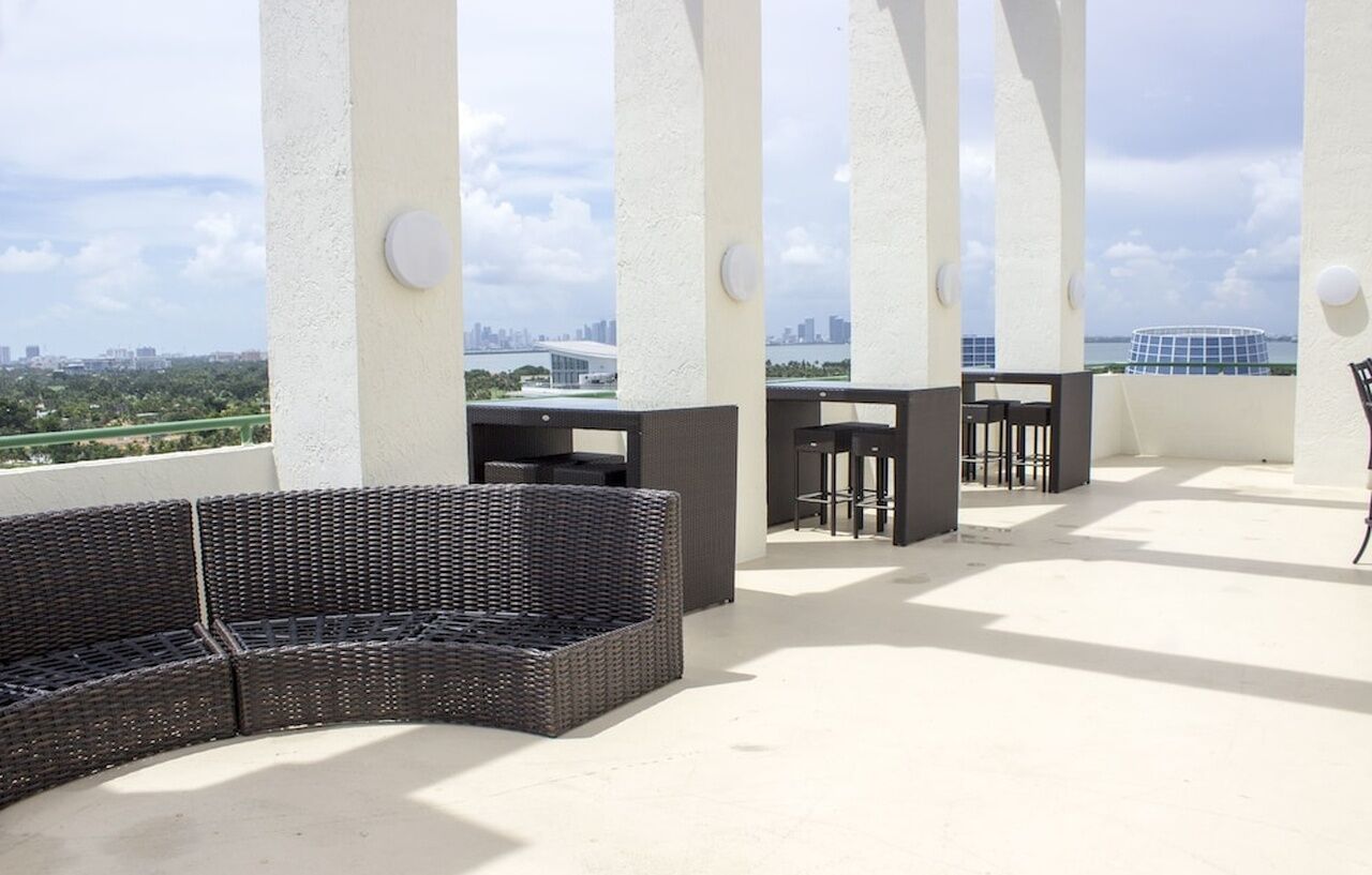 Casablanca West Tower Hotel North Bay Village Exterior photo
